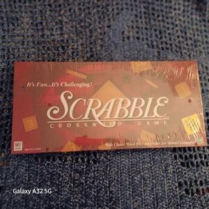 VINTAGE SCRABBLE 1999 CROSSWORD PUZZLE GAME STILL IN PLASTIC!!
